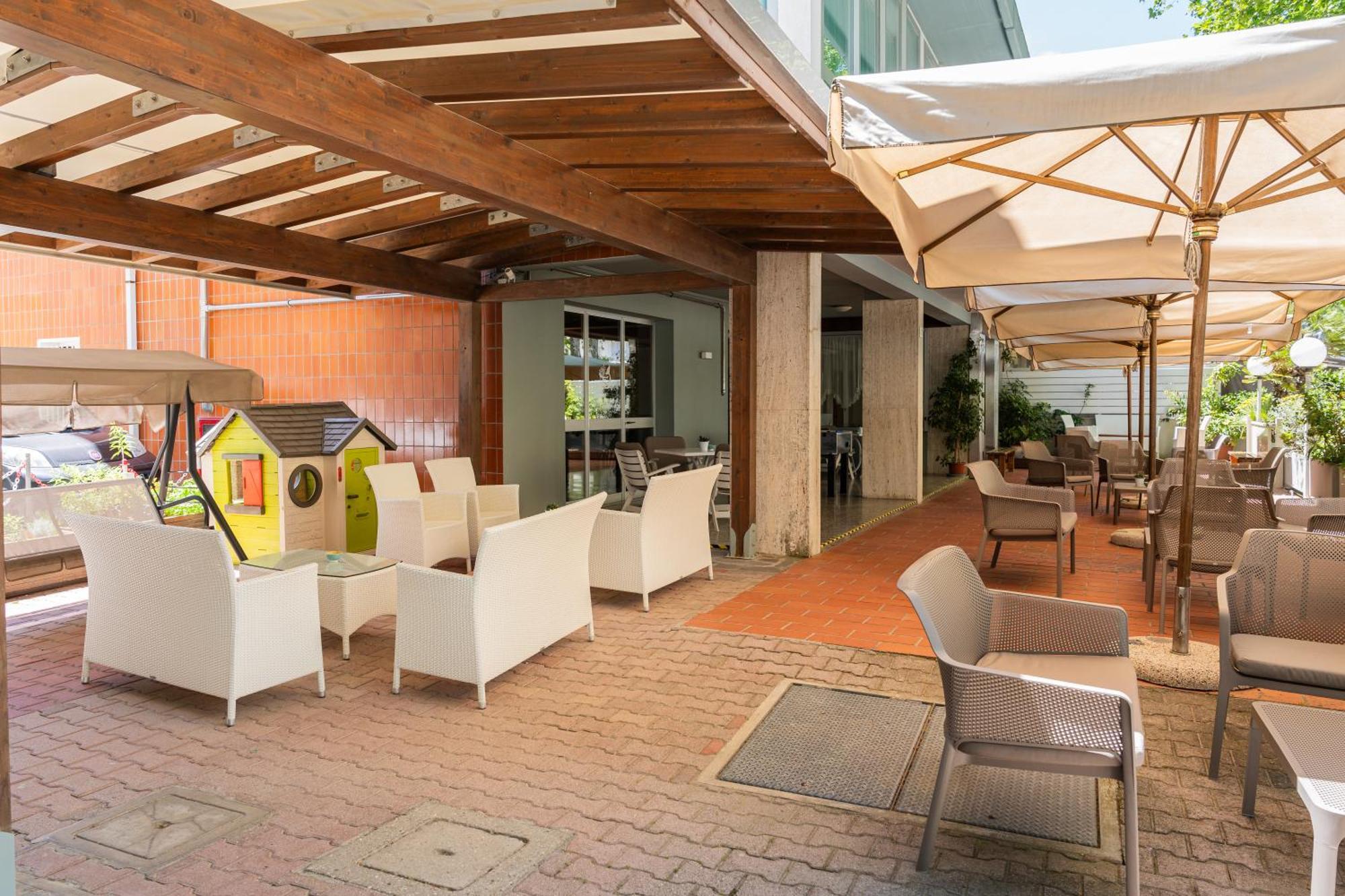 Hotel Ondina E Milazzo Cervia Extérieur photo