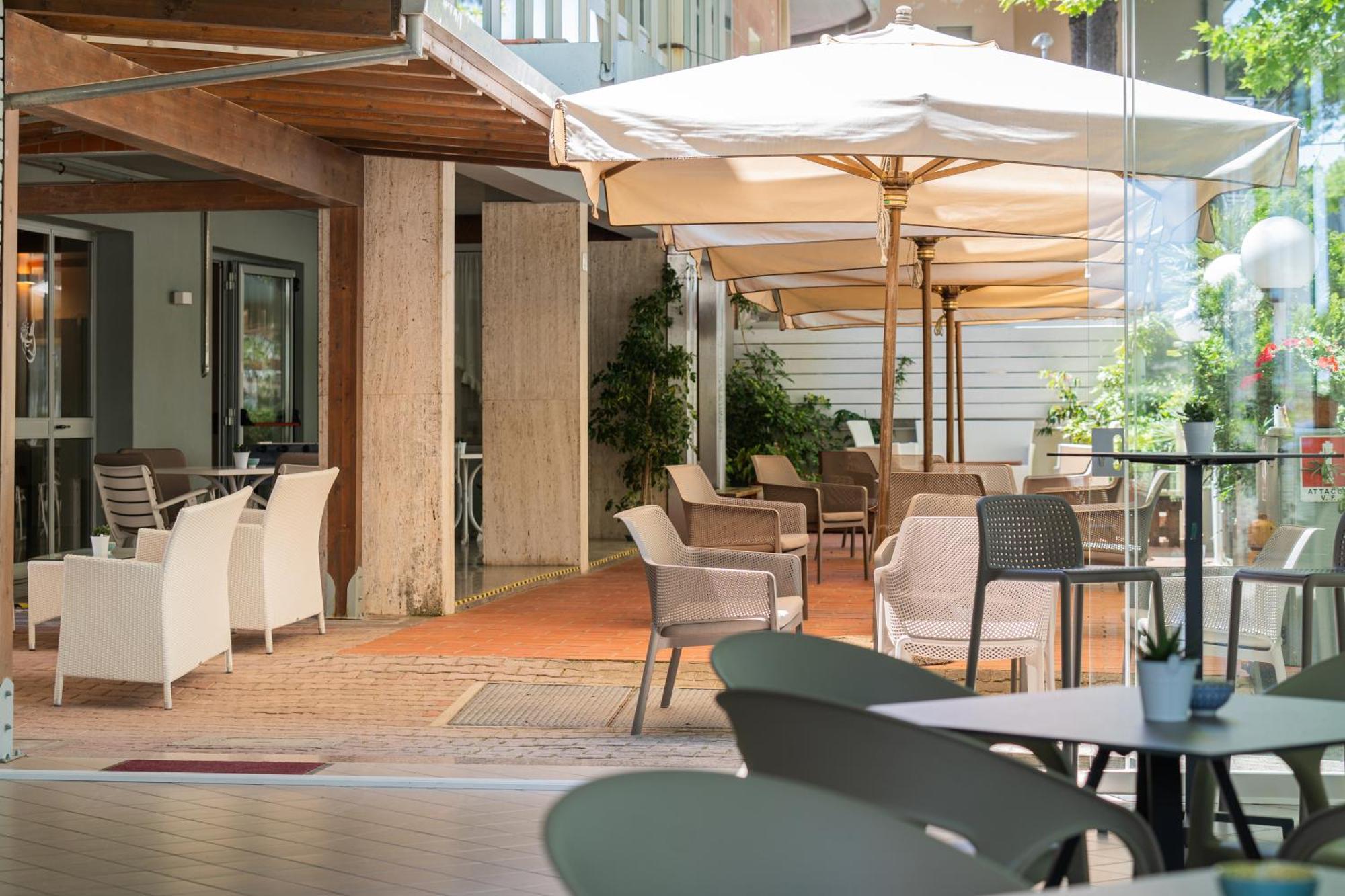 Hotel Ondina E Milazzo Cervia Extérieur photo